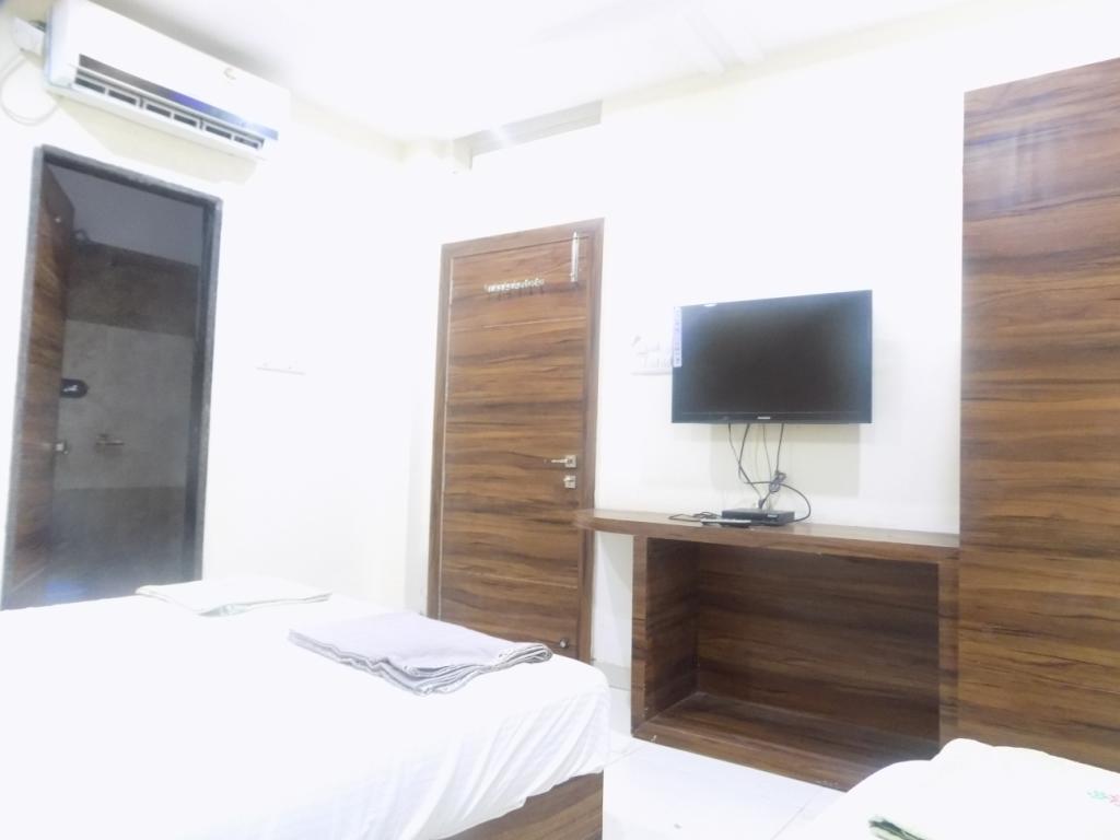 Hotel Tathastu Ujjain Extérieur photo