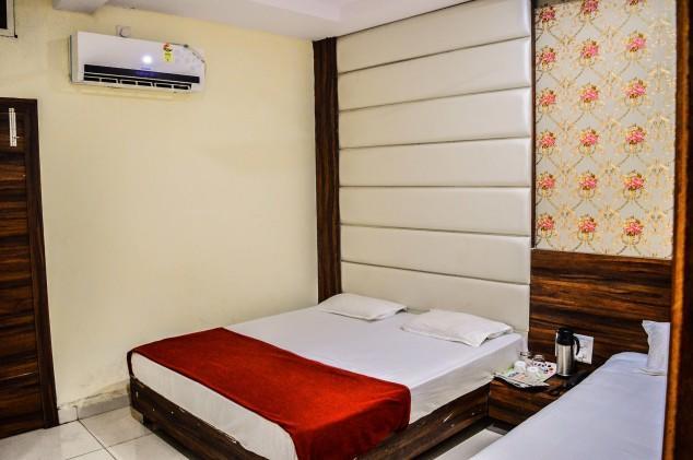 Hotel Tathastu Ujjain Extérieur photo